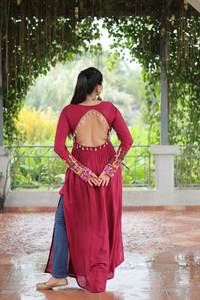 ชุดคอลเลกชั่นผ้าไหมเรยอนสีแดงดีไซน์เนอร์ชุดปาร์ตี้สำหรับผู้หญิงสวย - Product Image 3