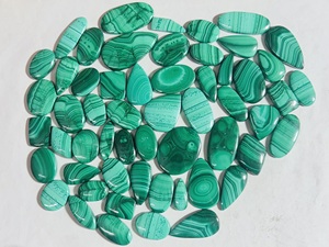 Cabochon de malachite naturelle de qualité supérieure pierre en vrac de haute qualité pour la fabrication de bijoux prix de gros pierre de malachite verte - Product Image 2
