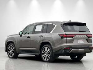 Lexus LX 600 2024 Usado, Lujo, Tracción Total, Volante a la Izquierda, Automático, Rines de Aleación R18, Tercera Fila de Asientos de Cuero, Arranque Remoto, Bluetooth, Visión Trasera 360 - Product Image 2