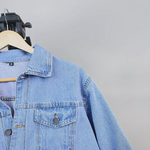 Veste denim élégante bleu clair avec fermeture à crochet sur le devant Vêtements d'extérieur décontractés tendance pour toutes les saisons - Product Image 3