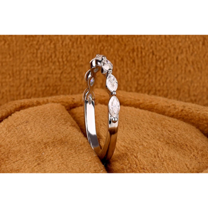 แหวนเพชรโมอิสแบบมินิมอลไม่มีสีตัดมาพร้อมดีไซน์หรูหราสำหรับเป็นของขวัญวันเกิดหนึ่งชิ้นสุดพิเศษ - Product Image 5