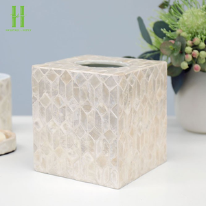 Nuevo diseño Rectangular Madre de perla MOP Caja de pañuelos Hecho a mano Capiz Shell Servilletero decorativo de Vietnam - Product Image 1
