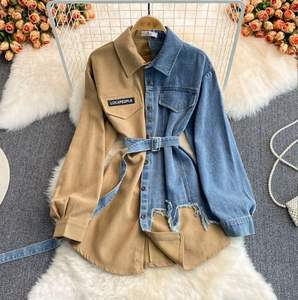 Blusa de Mezclilla con Parches Irregulares para Mujer - Top Moderno de Manga Larga - Product Image 4