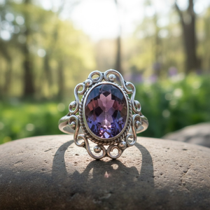 Bague en argent sterling avec améthyste |   Pierre précieuse de style vintage à taille ovale |   Bijoux en argent 925 faits à la main par des artisans - Product Image 1