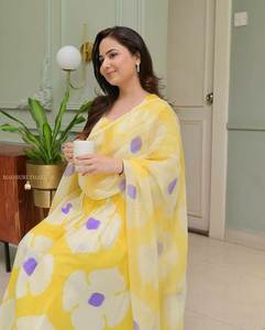 Heavy Faux Georgette con estampado de flores Tamaño libre Totalmente Stitch Long Length Kurti & Pent con juego de Dupatta a bajo precio - Product Image 2