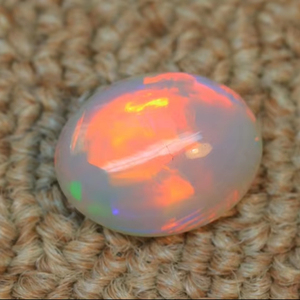 Belle pierre précieuse cabochon de forme ovale d'opale éthiopienne-gemmes d'opale de feu rouge-pierre lâche lisse pour des bijoux fins - Product Image 1