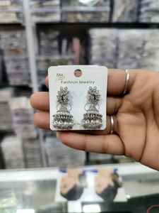 Boucles d'oreilles pendantes Jhumka en diamant américain plaqué or ethnique pour filles, occasions de mariage, avec zircon, alliage comme matériau principal - Product Image 2