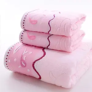 定制刺绣白色毛巾适用于沙滩装和浴衣，价格合理新型定制毛巾