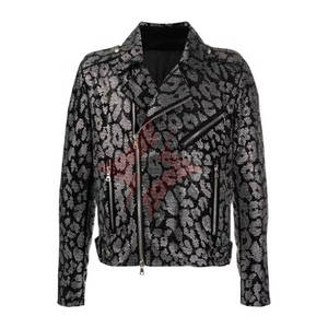 แจ็คเก็ตหนังแฟชั่นสไตล์ไบค์เกอร์สุดเท่ ดีไซน์ซิปเรียบหรู ไซส์ใหญ่พิเศษสำหรับผู้ชาย  รุ่นบอมเบอร์สำหรับฤดูหนาว พร้อมโลโก้ด้านหน้า - Product Image 1