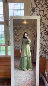 Conjunto de seda Salwar Kameez de diseñador, trabajo de secuencia de bordado pesado para ropa de fiesta informal - Product Image 5