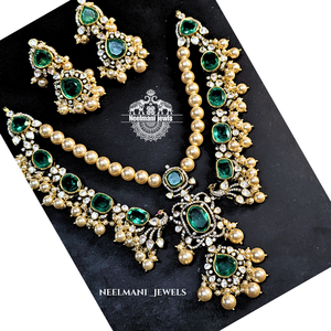 สร้อยคอเงินผู้หญิงจากเมืองชัยปุระประดับมุกสีขาวและพลอยมรกตสีเขียว - Product Image 3
