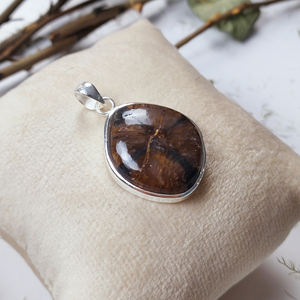 Vente en gros de pendentifs en pierres précieuses chiastolite pour femmes en forme de fantaisie en argent sterling plaqué or style religieux personnalisable - Product Image 5