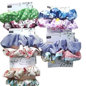 Coleteros de tela hechos a mano, coloridos y únicos, de 15*5 cm, que promueven la sostenibilidad y la moda sin residuos. - Product Image 1