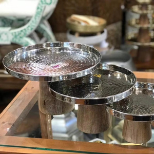 กล่องถั่วทองเหลืองและเหล็กทำด้วยมือพร้อมพื้นผิวไม้ตอกสำหรับอุปกรณ์วันหยุด-งานฝีมือเอ็มโพเรียมอินเดีย - Product Image 1