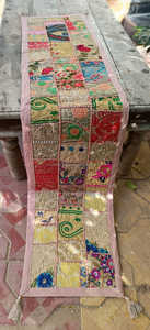 Chemin de table en coton patchwork artisanal indien, brodé à la main, nappe de mariage et décoration murale en tapisserie - Product Image 6