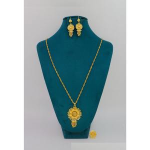 Conjunto de colgante chapado en oro Conjunto de colgante tradicional de fiesta de joyería india de aspecto dorado de alta calidad con pendientes para mujer - Product Image 4