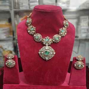 Conjunto de collar Polki de diseñador con pendientes, joyería nupcial de Latón chapado en oro mate para bodas y fiestas para Celebración de compromiso - Product Image 1