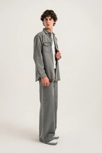 แจ็กเก็ตยีนส์โอเวอร์ไซส์สำหรับผู้ชายเสื้อคลุมลำลองมีกระดุมผ่าหน้าปรับแต่งได้ - Product Image 3