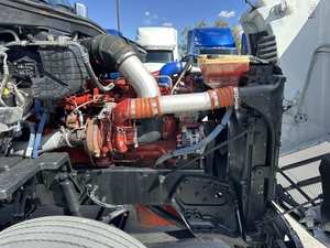 Achetez maintenant : Camion semi-remorque 2018 579 Sleeper d'occasion en excellent état - 450 CV, automatique, prêt à être expédié porte-à-porte - Product Image 5