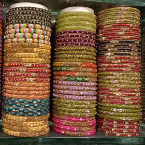 Antique Kundan Bangles Travail de la pierre artisanale Latkan Bijoux pour vêtements traditionnels et modernes - Product Image 1