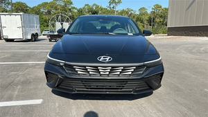 2024 Hyundai Elantra SEL IVT usado cuidadosamente - Product Image 2