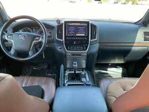 2022-2023 para V8 4.5L AWD Diésel Sedán Modelo Aspire Interior de Cuero Oscuro Volante a la Izquierda Automático Panorámico R17 - Product Image 6