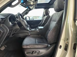 Toyota Land Cruiser GXR 3.5L propre, modèle 2026, avec moteur V6 biturbo de 3.5L produisant 409 chevaux et 650 Nm de couple - Product Image 5