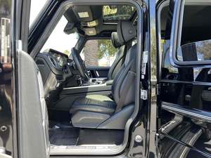 UTILISÉ 2023 M e r c e d e s-Benz G-Class G 550 4MATIC - Product Image 5