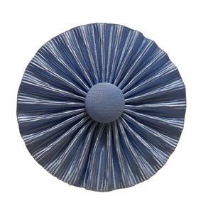 Roseta de insignia masónica en color azul cielo, hecha de cinta de moiré y utilizada como accesorio para un delantal masónico. - Product Image 1