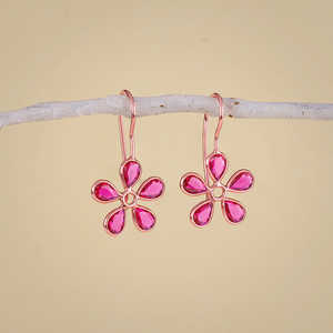 Magnifiques boucles d'oreilles en or rose avec fleurs de cerisier et diamants sertis en bélière, parfaites pour les fiançailles et les occasions de mariage - Product Image 6