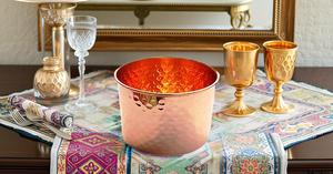 Bol décoratif en cuivre martelé de calibre lourd pur 100% en métal fait à la main de qualité supérieure écologique avec jante dorée de taille moyenne - Product Image 2