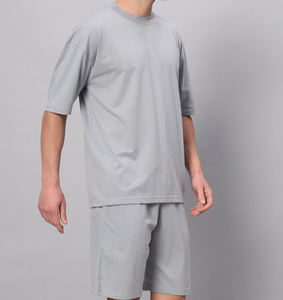 ชุดกีฬาสำหรับผู้ชายเสื้อสองชิ้นและกางเกงขาสั้นผ้าคอตตอนระบายอากาศได้ดีสไตล์ลำลอง - Product Image 2