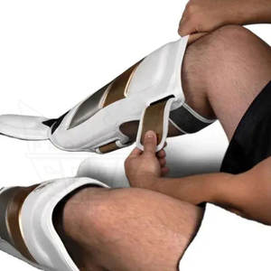 Protège-tibias en cuir léger pour Muay Thai avec protection des pieds et des genoux, réglable, respirant, confortable, prix d'usine - Product Image 4