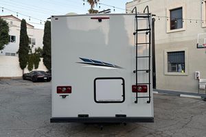 Mercedes-Benz Sprinter 3500XD Coachmen Prism 2019 Usado en Excelentes Condiciones - Product Image 1
