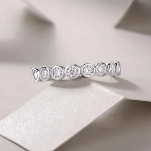 뜨거운 판매 극단적 인 품질 라운드 컷 다이아몬드 베젤 세트 웨딩 밴드 반지 14k 화이트 골드 도금 크기 7.75 도매 가격에