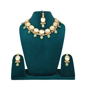 Ensemble de collier en or plaqué 24 carats avec perles vertes Kundan et travail Meenakari, bijoux en cuivre fin - Product Image 2
