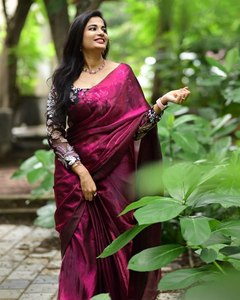 2025 Eleve su estilo con nuestro aspecto liso y elegante Rich Party & Function Wear Saree de tela de seda con pieza de blusa bordada - Product Image 2