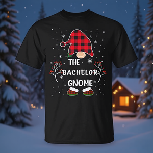 T-shirt de Noël The Bachelor Gnome, motif à carreaux rouges, tenue de fête, unisexe adulte, col rond, manches courtes, impression numérique - Product Image 3