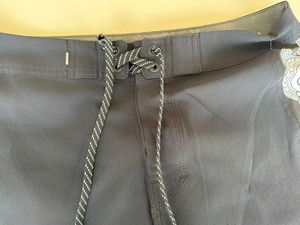 กางเกงขาสั้นผ้าขนสัตว์สำหรับออกกำลังกายผู้ชาย สวมใส่สบาย แห้งเร็ว ปรับแต่งสีและโลโก้ได้ ระบายอากาศดี เหมาะสำหรับวิ่งออกกำลังกายและฟิตเนส - Product Image 2