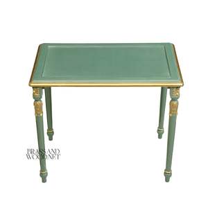 Ensemble de tables d'appoint classiques vert clair avec accents dorés et pieds sculptés élégants pour salons de luxe et décoration intérieure - Product Image 3