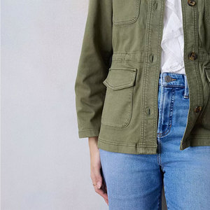 เสื้อแจ็คเก็ตยีนส์ระบายอากาศสำหรับผู้หญิง ออกแบบโลโก้ได้เอง ปกเสื้อพับลง ติดกระดุมด้านหน้า มีกระเป๋าแบบคาร์โก้ - Product Image 3