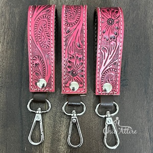 Nouveau porte-clés en cuir de vachette floral gravé, vente en gros directe d'usine, avec anneau métallique, cadeau promotionnel de luxe, porte-clés en cuir mignon - Product Image 1