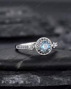 Anillo de Compromiso Clásico de Media Eternidad Redondo de Plata de Ley 925 con Alejandrita para Mujer, Chapado en Rodio - Product Image 5