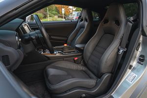 Nissan GT-R Premium 2024, V8 Twin-Turbo, Super Silver Quadcoat, SUV, Asientos de Cuero, Euro VI, 5 Bolsas de Aire - Product Image 6