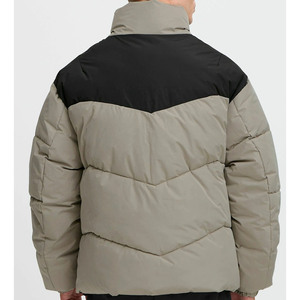 Chaqueta acolchada para el invierno con diseño exterior con cremallera completa en la parte delantera, mangas largas y estilo moderno para la temporada de frío. - Product Image 4