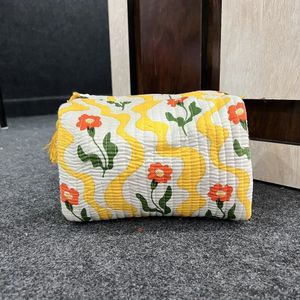 Pochette de toilette en coton matelassé géométrique - Sac de rangement pour maquillage écologique avec fermeture éclair - Product Image 1