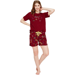 Conjunto de camiseta y pantalones cortos para mujer de la mejor calidad a pedido, conjuntos de gemelos informales estampados a la moda para mujer con color y tamaño personalizados - Product Image 1