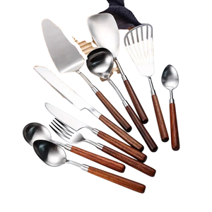 Ensemble de couverts en acier inoxydable cuillère couteau fourchette avec poignées en bois de haute qualité pour un look vintage sur la table à manger à la maison - Product Image 1