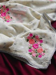 Alta Calidad Venta Caliente Excelente Calidad Gasa Con Bordado Floral Sari Fabricante De La India - Product Image 3