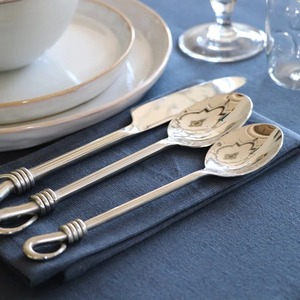 Ensemble de couverts en argent avec poignée en boucle Couverts au design torsadé unique Ustensiles modernes en acier inoxydable pour la salle à manger, la cuisine et la décoration de table - Product Image 4